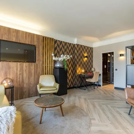 Leonardo The Plaza 4*